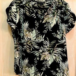 41 Hawthorn Tulip Sleeve Blouse